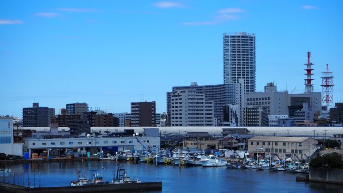 東京湾から望む船橋市