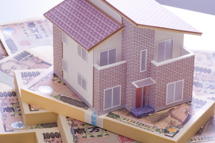 家の模型とお金